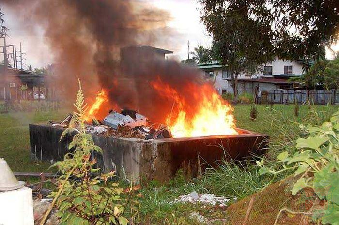 bahaya membakar sampah