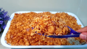 memproduksi bawang goreng