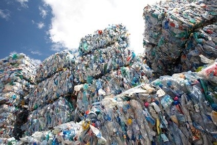 tirai jendela sampah plastik
