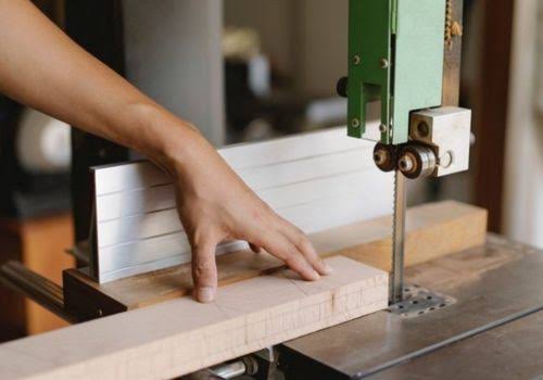 cara memotong kayu presisi